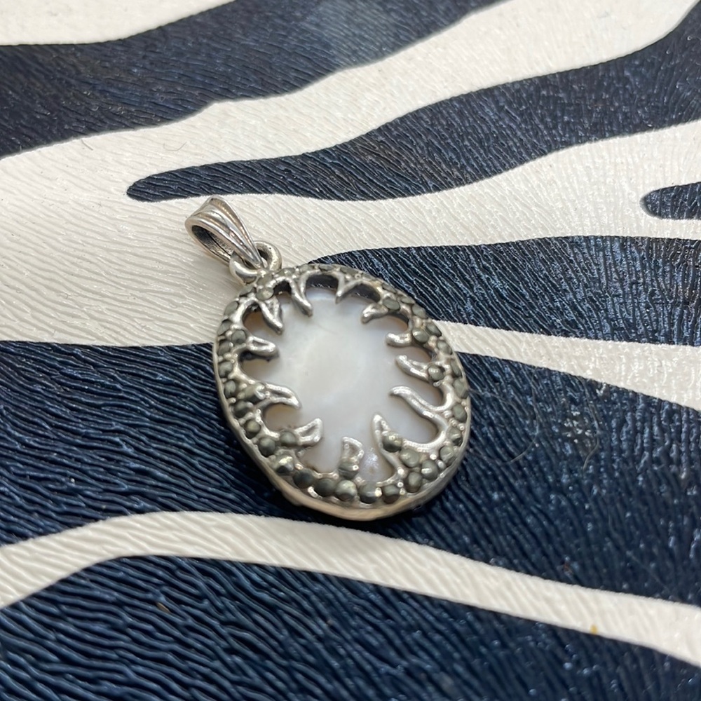 Pretty Mother of Pearl Oval Pendant Surrounded by Rhinestones Design